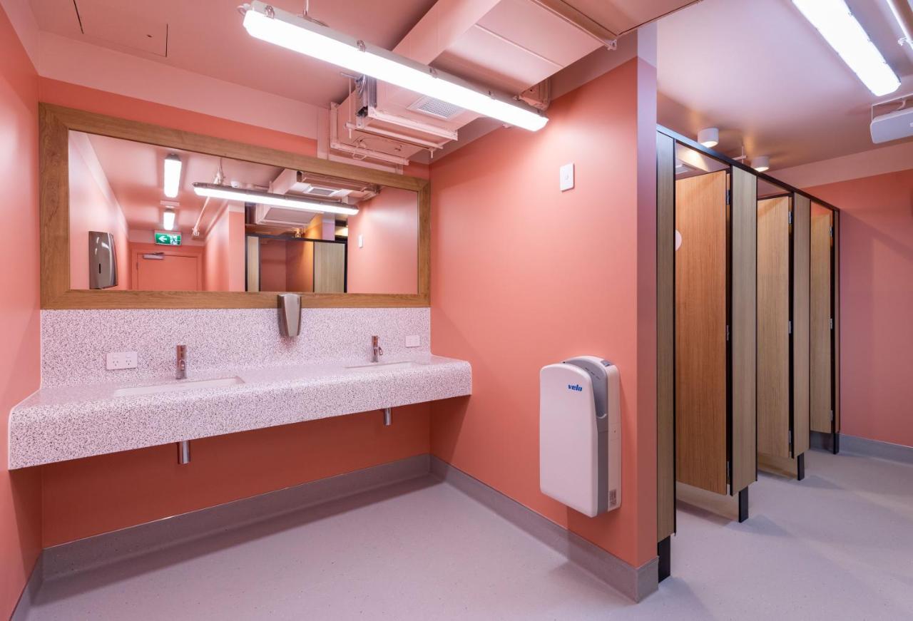 Lylo Auckland Hotel חדר תמונה The new toilet block