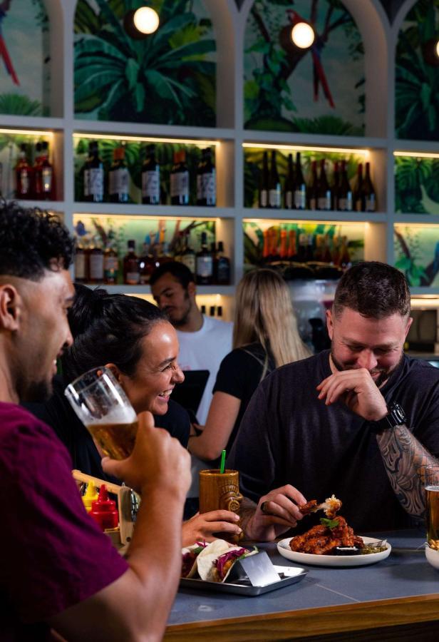 Lylo Auckland Hotel מראה חיצוני תמונה The bar at the Old Blind Dogs
