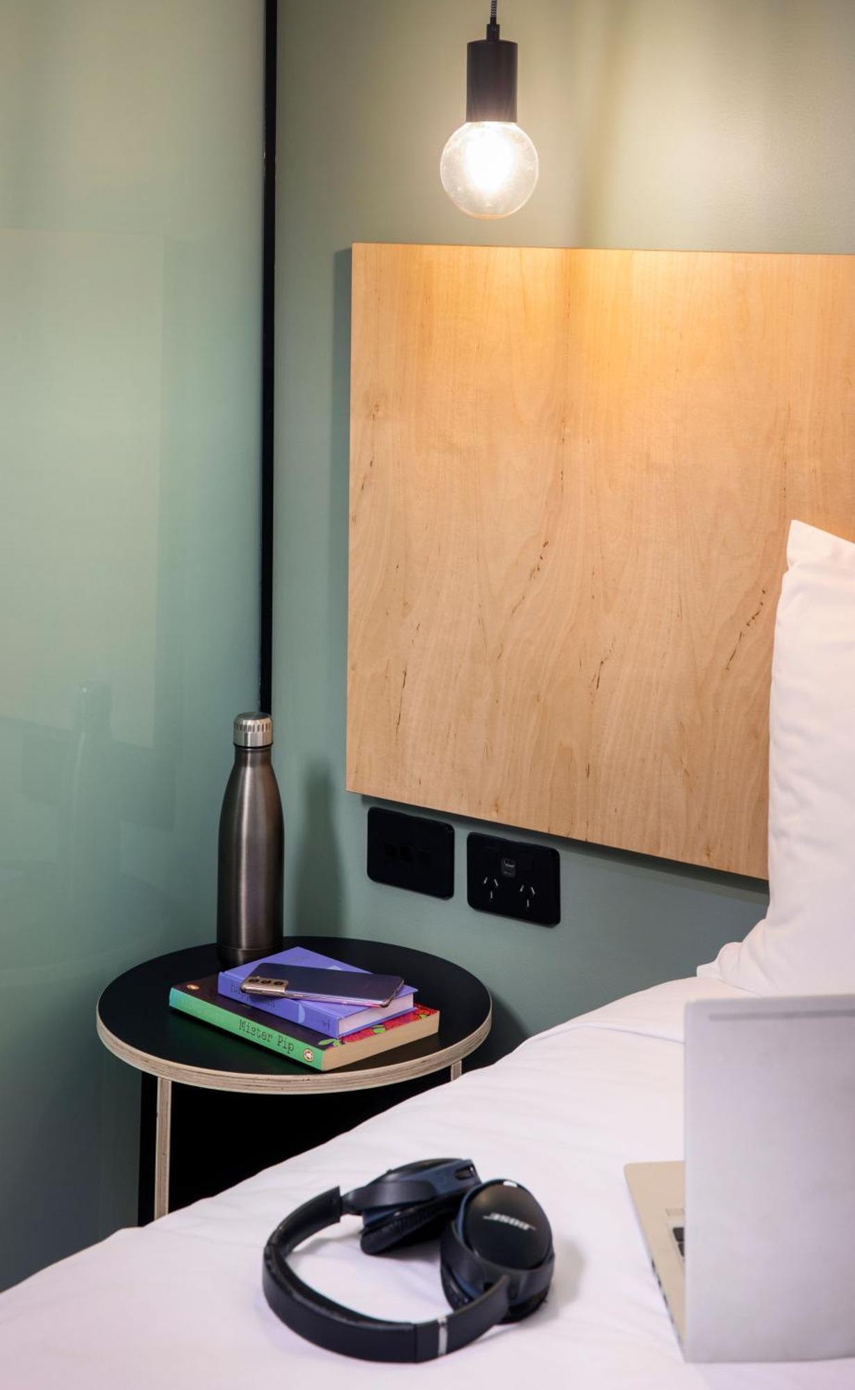 Lylo Auckland Hotel חדר תמונה A room at the hotel